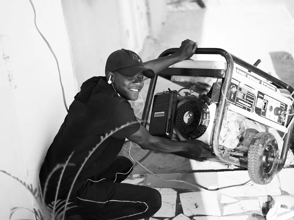 battery vs generator cost